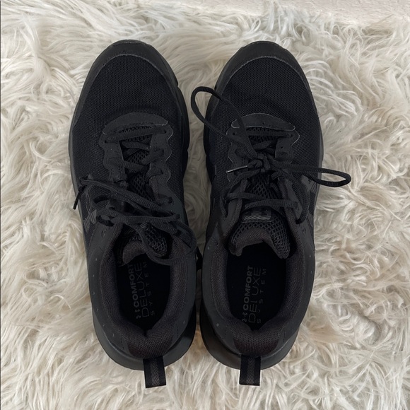 Under Armour Charged Assert 10 Triple Black Sneakers Size 9.5 Men's 3026175-004 - Picture 6 of 12